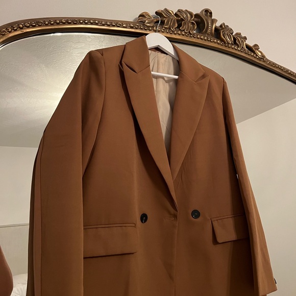 Brown/ Camel padded shoulder blazer - Picture 3 of 3